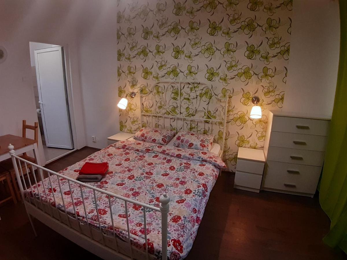 בוקרשט Romantic Calm Apartments Piata Universitate מראה חיצוני תמונה