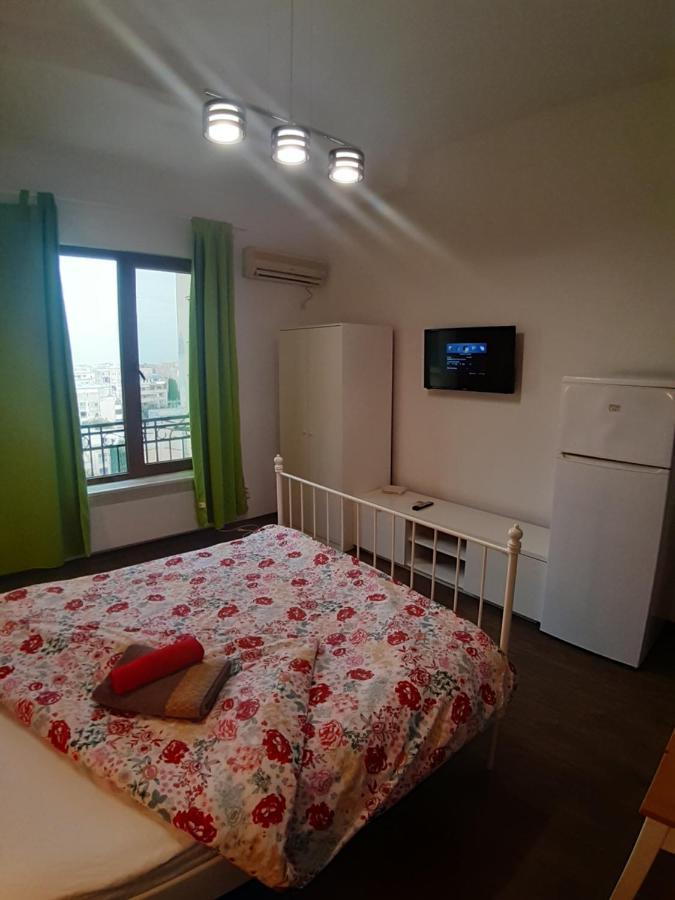 בוקרשט Romantic Calm Apartments Piata Universitate מראה חיצוני תמונה